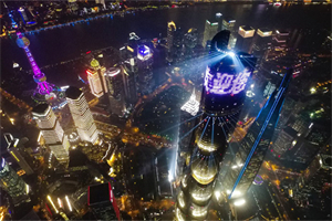 Night Exploration of Tianzifang： The Fusion of Art and Fashion
